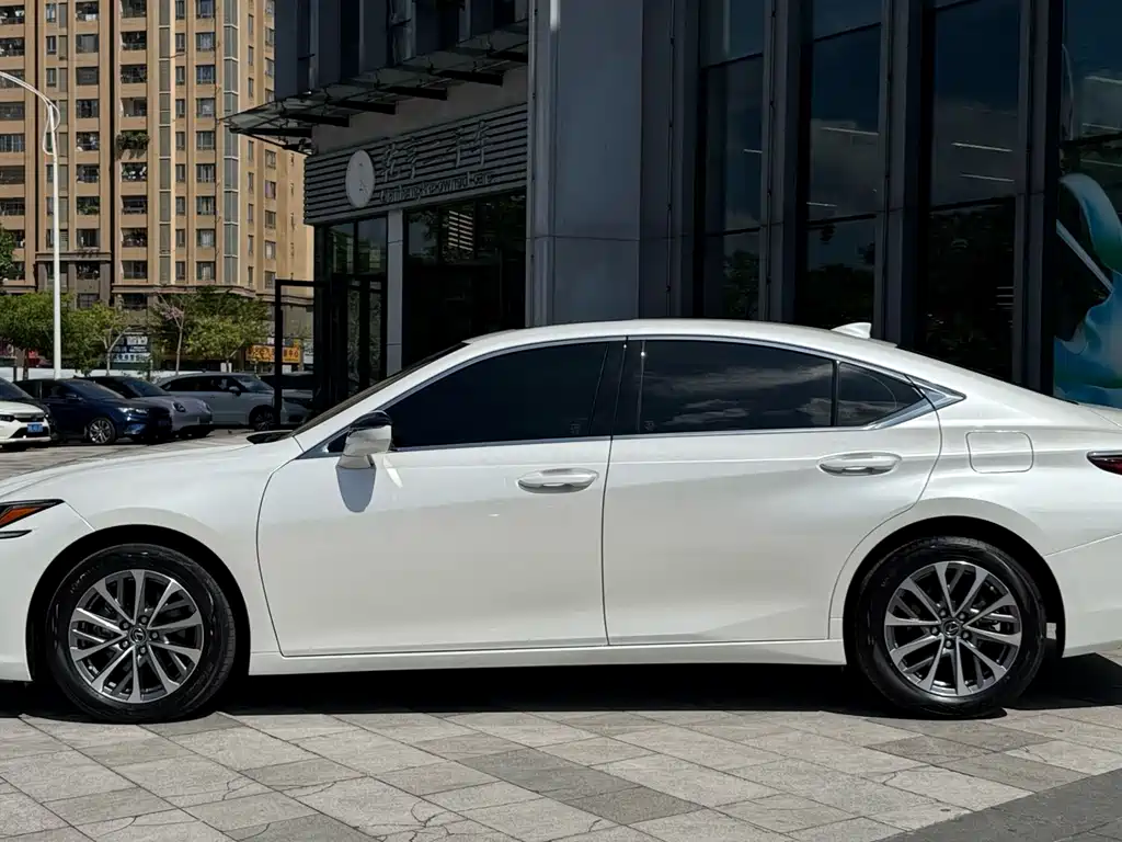Lexus ES — миниатюра 3