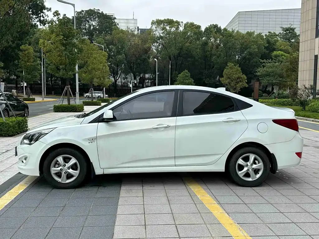 Hyundai Verna — миниатюра 5