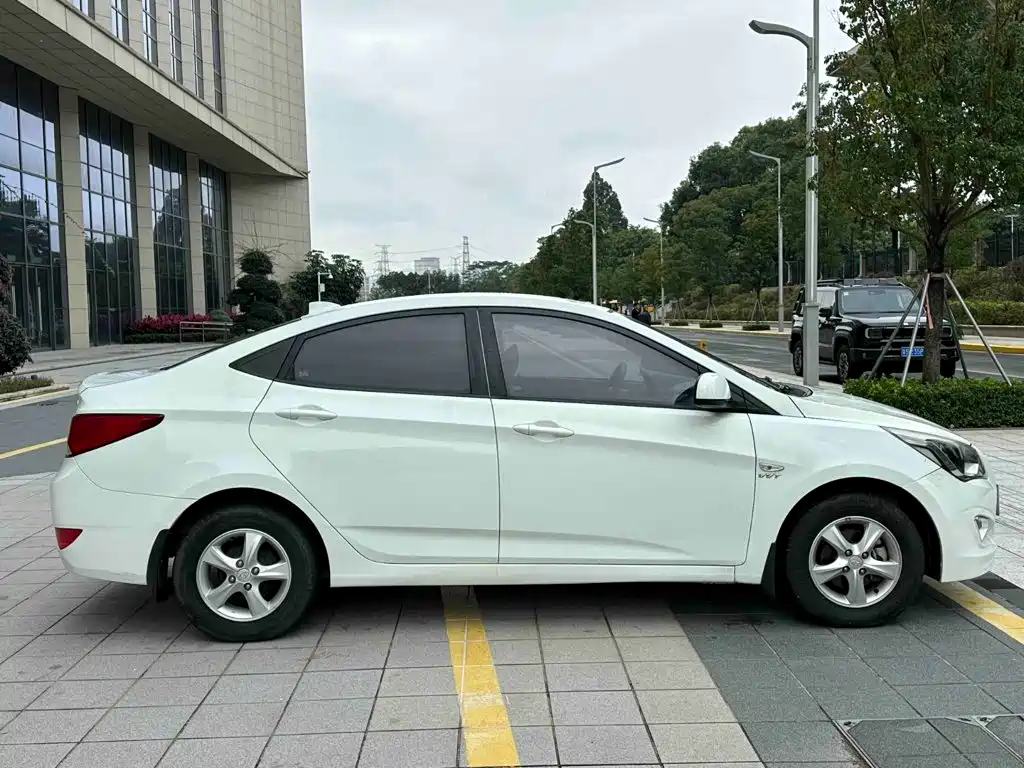Hyundai Verna — миниатюра 6