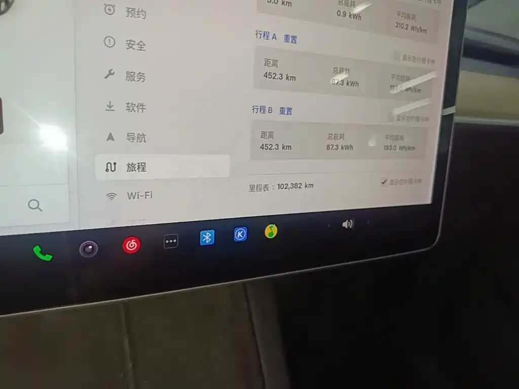 Tesla Model Y — миниатюра 12