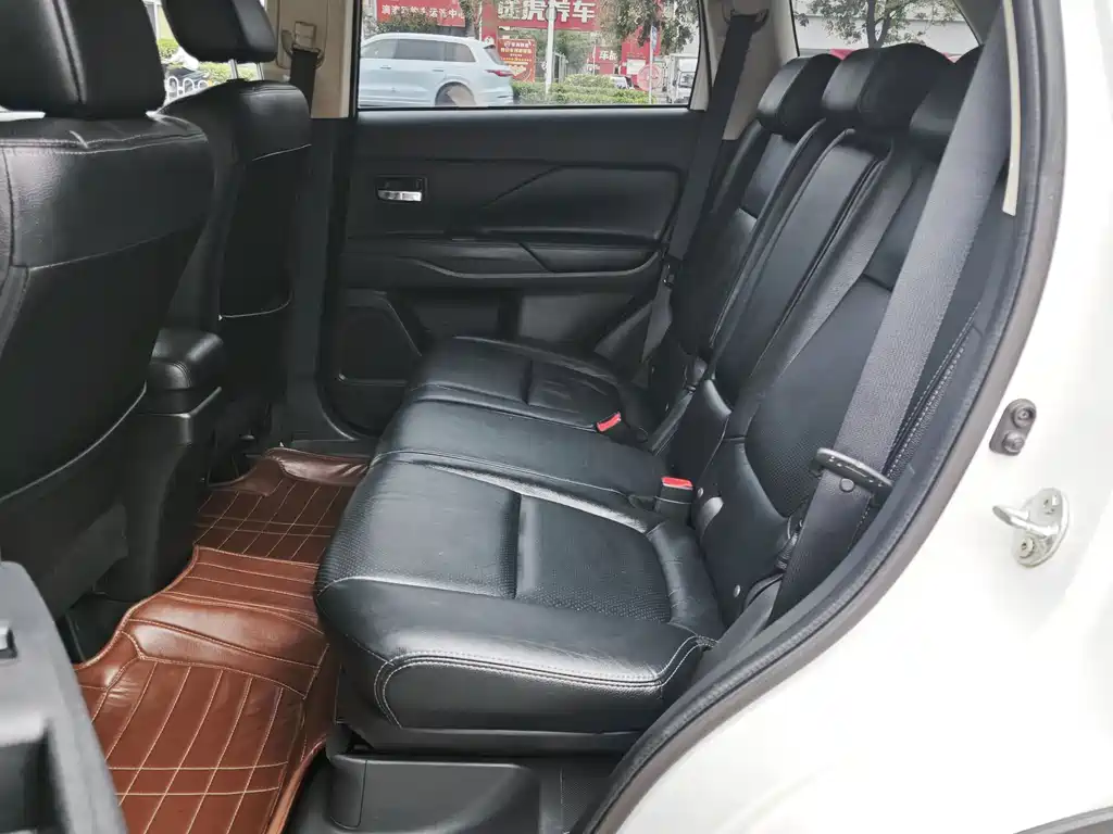 Mitsubishi Outlander (Import) — миниатюра 7
