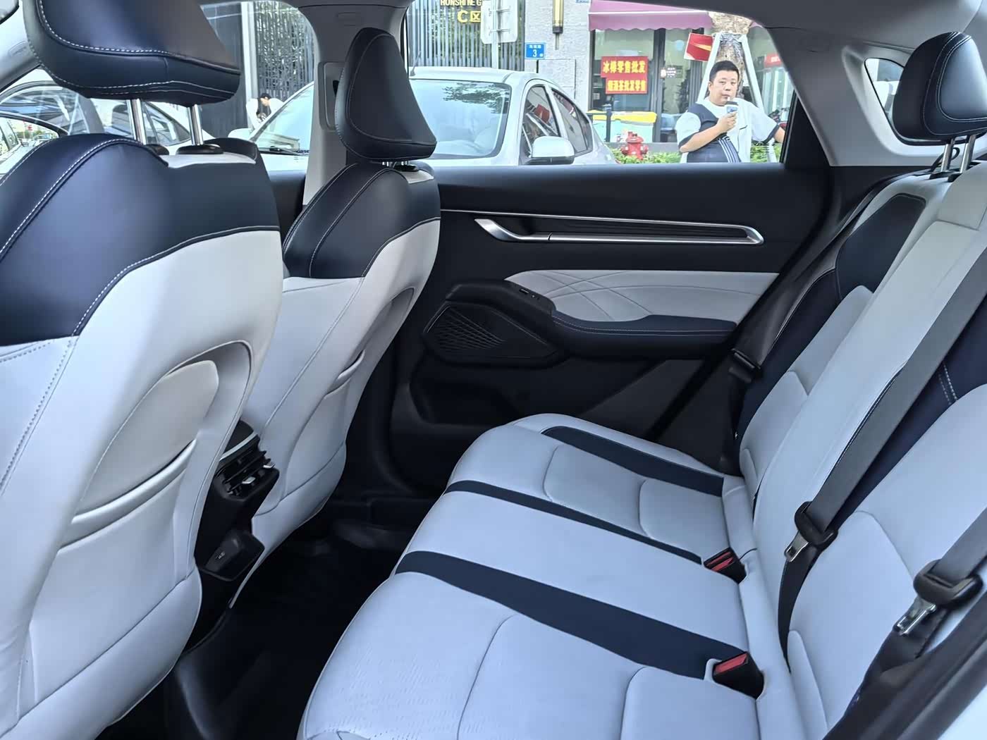 Geely Emgrand 1.5 л 2021 г. Белый, пробег 28000 км