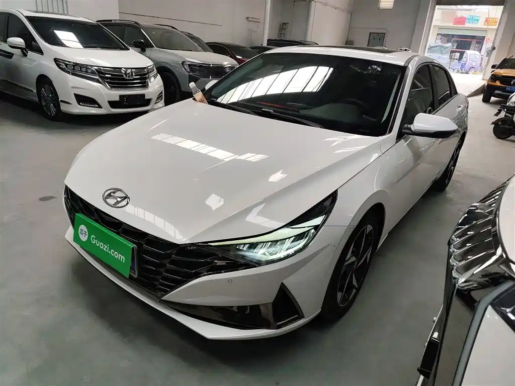 Hyundai Elantra 2022