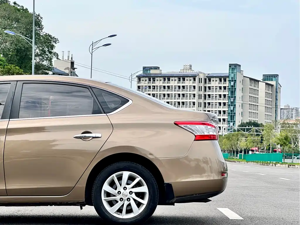 Nissan Sylphy 2014 1.6XV CVT Premium