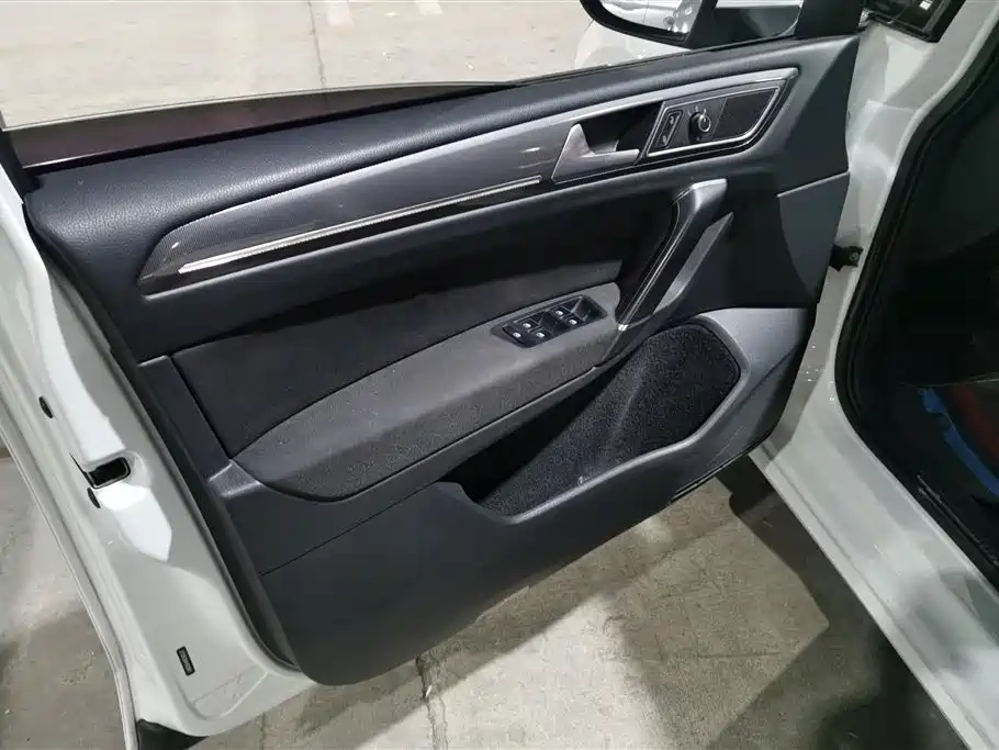 VOLKSWAGEN GOLF*JIAYU