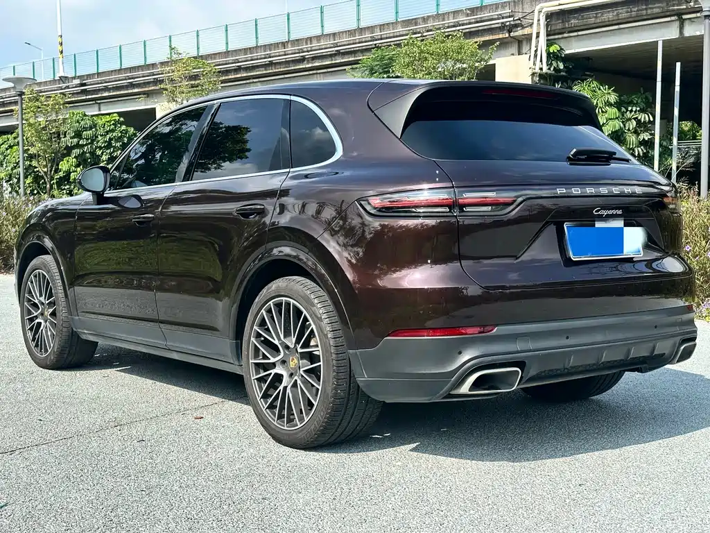 Porsche Cayenne — миниатюра 6