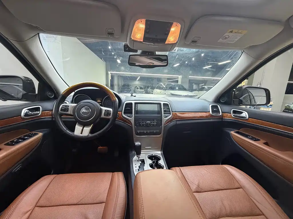 Jeep Grand Cherokee (Import) — миниатюра 6