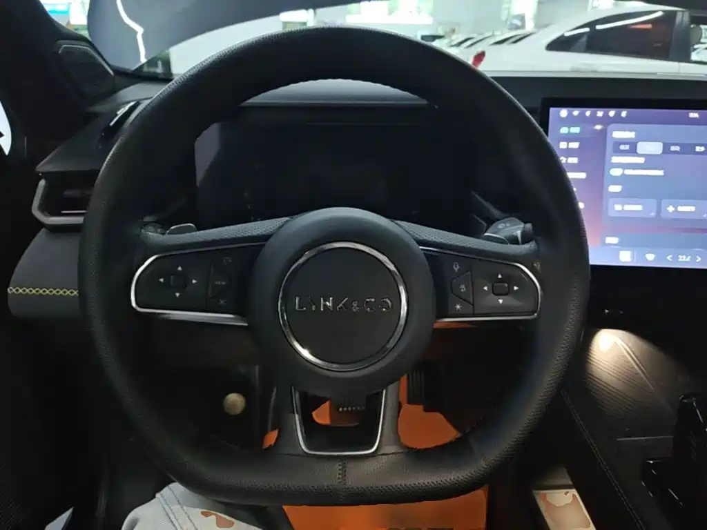 Lynk & Co 03 — миниатюра 11