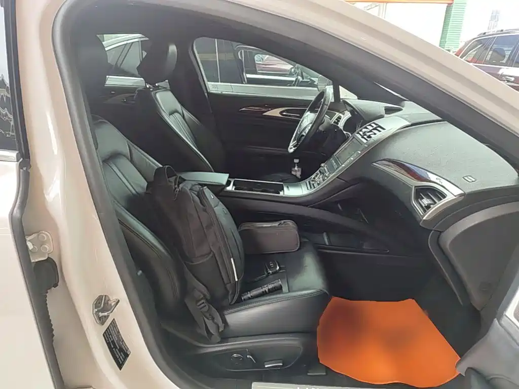 Lincoln MKZ — миниатюра 25