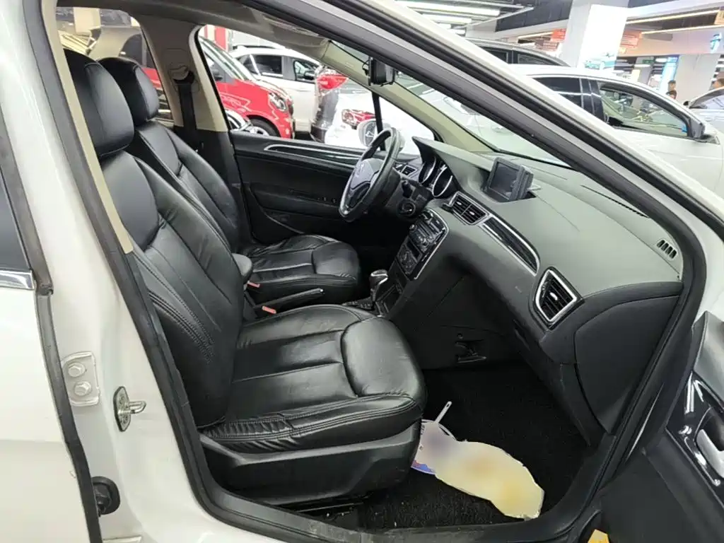Peugeot 308 — миниатюра 25