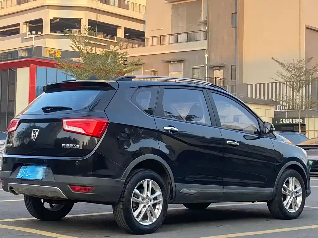 BAOJUN 560
