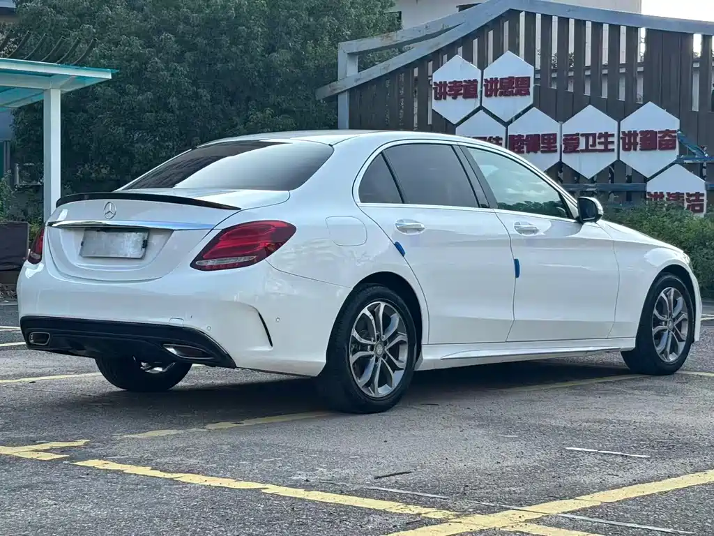 Mercedes-Benz C-Class — миниатюра 11