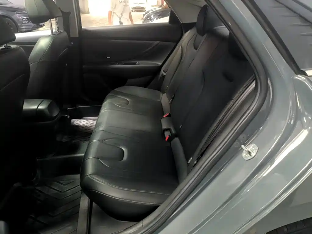 Hyundai Elantra — миниатюра 17