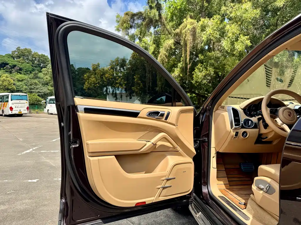 Porsche Cayenne — миниатюра 5