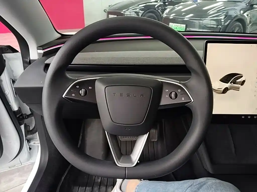 Tesla Model 3 2023 — фото 10