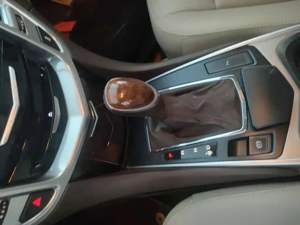 Cadillac SRX — миниатюра 7