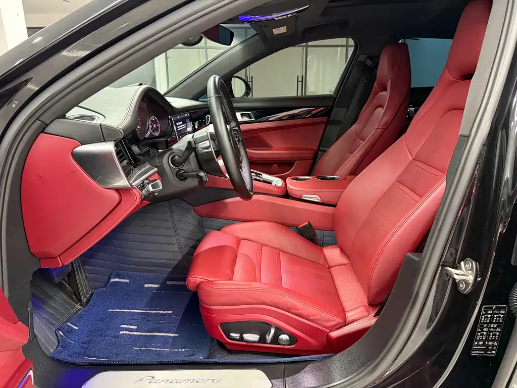 PORSCHE PANAMERA