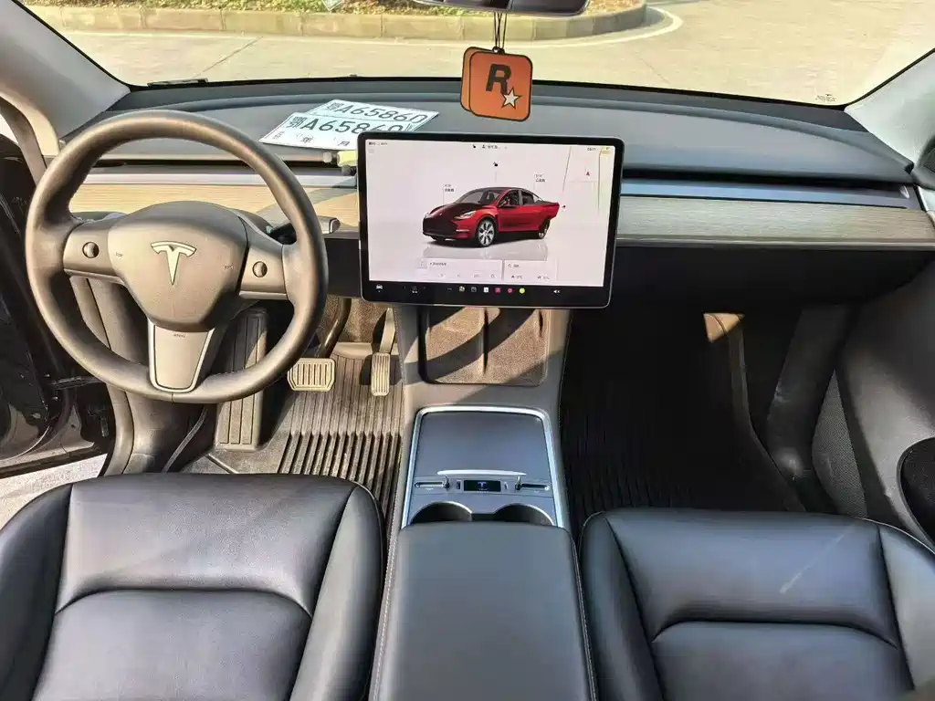 Tesla Model Y — миниатюра 4