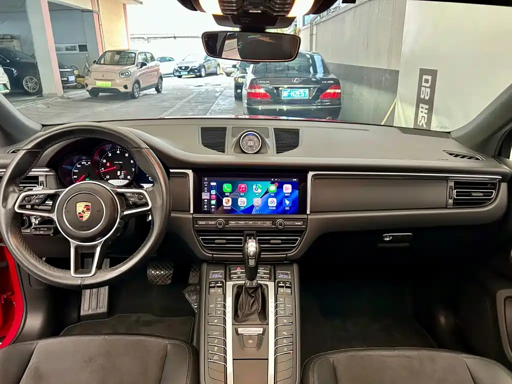Porsche Macan — миниатюра 8