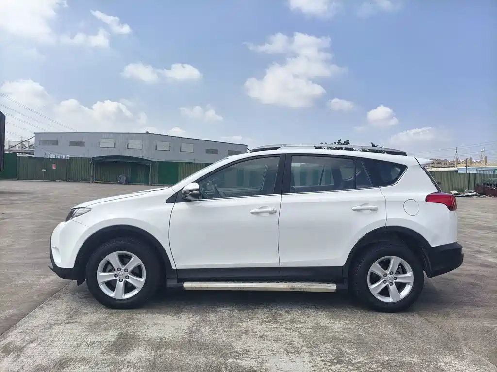 Toyota RAV4 — миниатюра 7