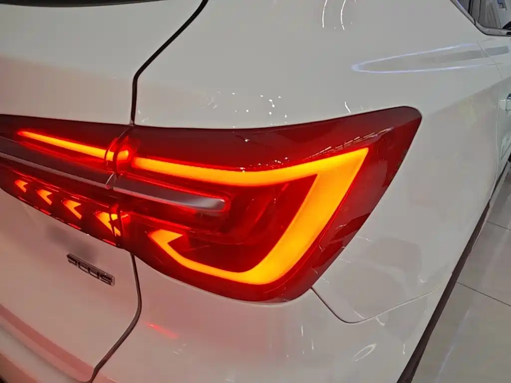 Roewe RX5 — миниатюра 8