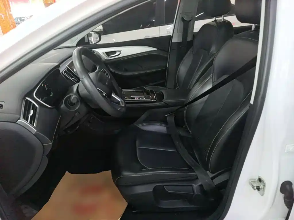 Roewe i6 MAX New Energy — миниатюра 15