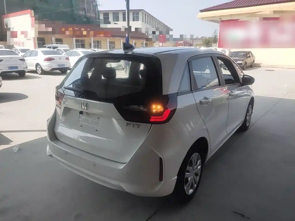 Honda Fit — миниатюра 7