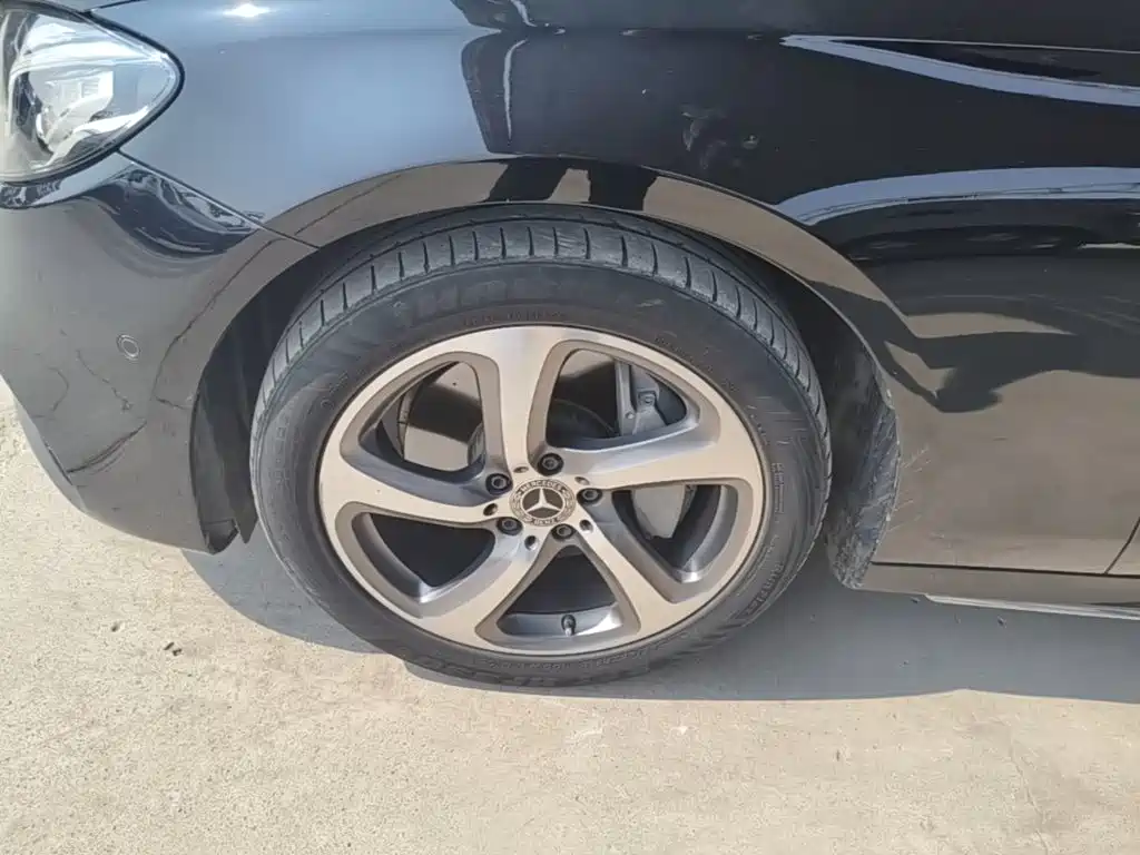 Mercedes-Benz E-Class — миниатюра 23