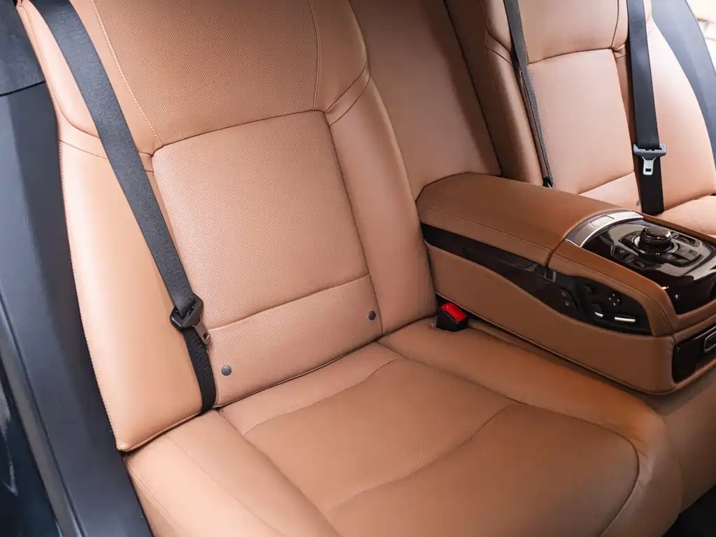 BMW 7 Series — миниатюра 14