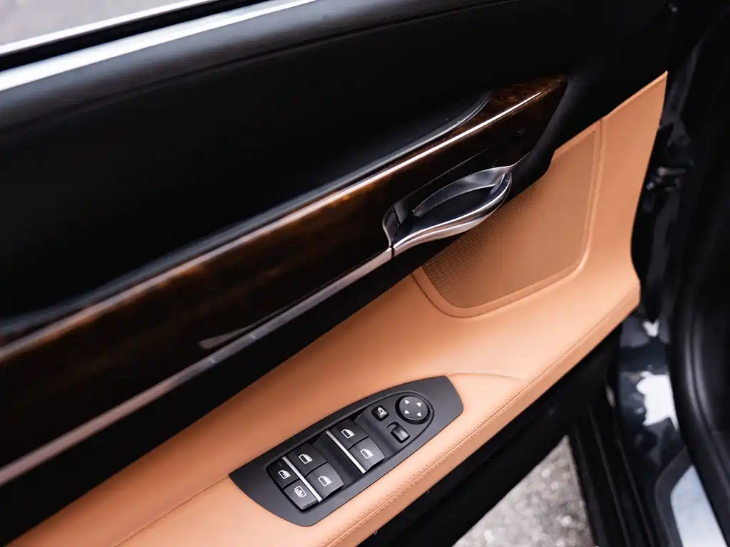 BMW 7 Series — миниатюра 15