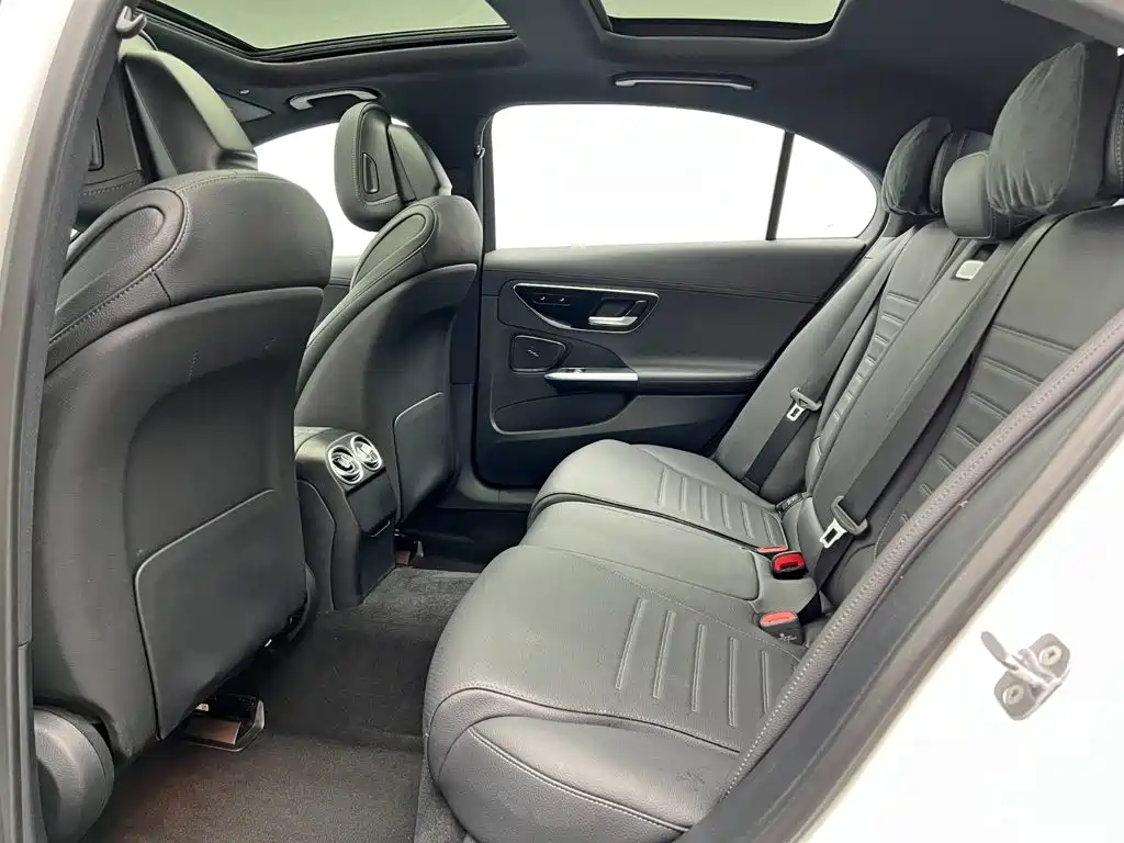 Mercedes-Benz C-Class 2024 — фото 15