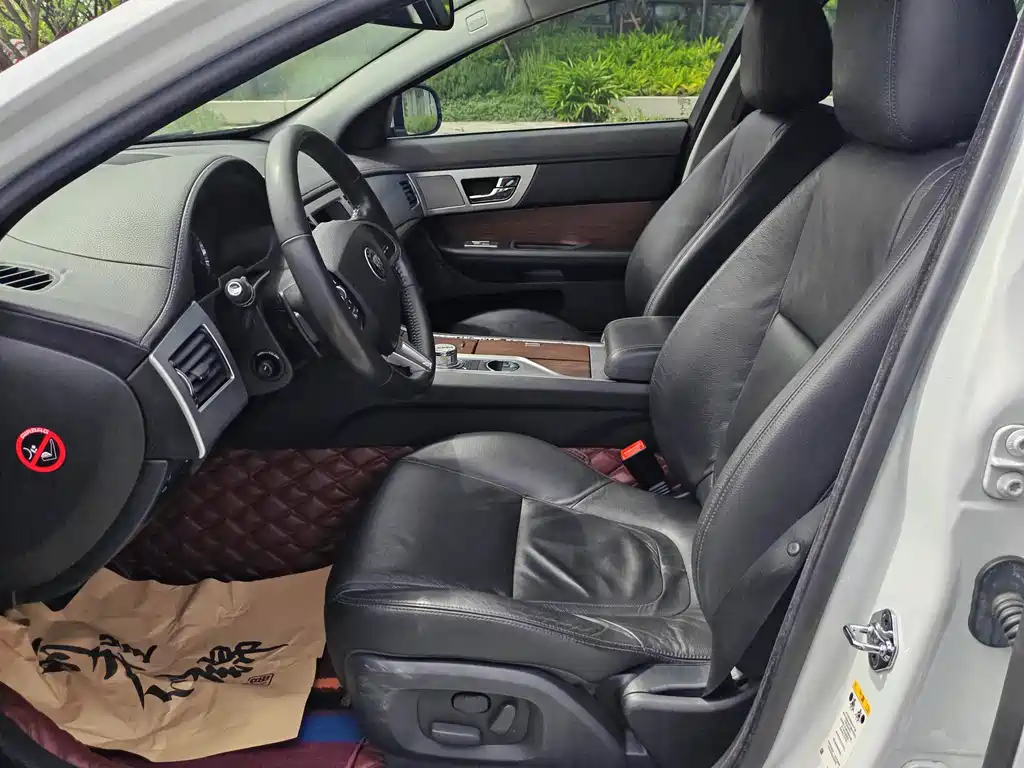 Jaguar XF — миниатюра 9