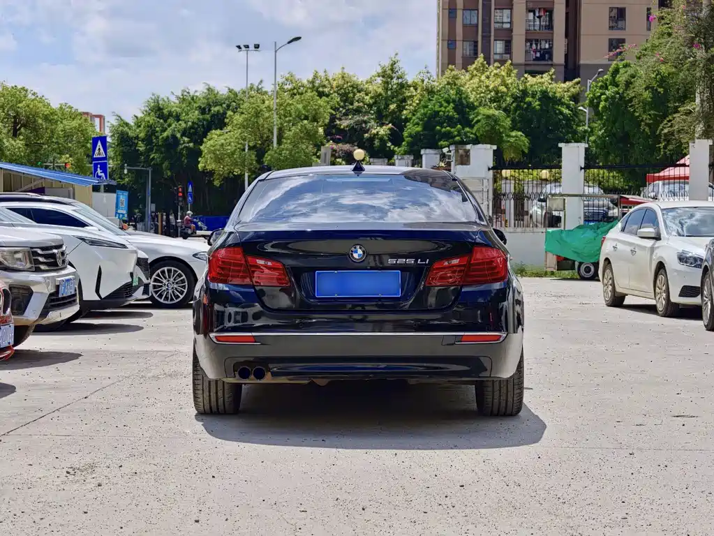 BMW 5 Series — миниатюра 9