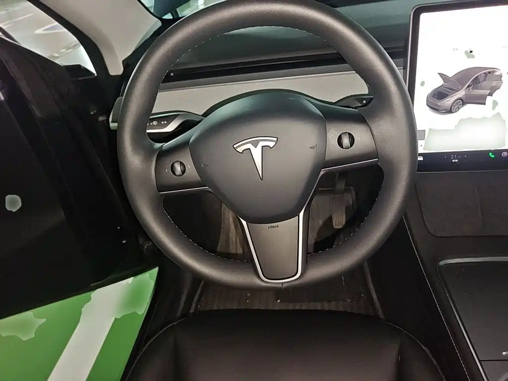 Tesla Model Y 2024 — фото 11