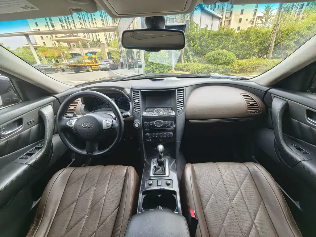 Infiniti QX70 — миниатюра 4