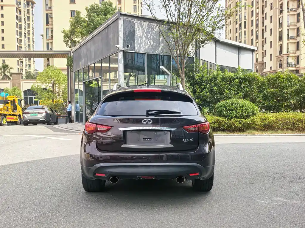Infiniti QX70 — миниатюра 14