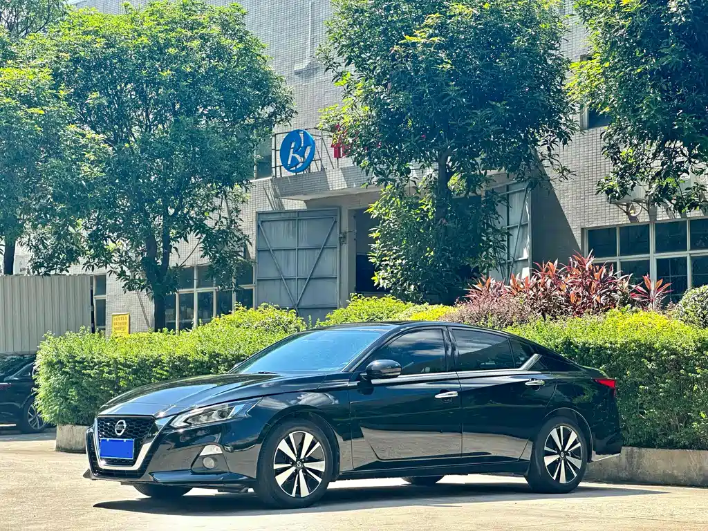 Купить Nissan Teana
