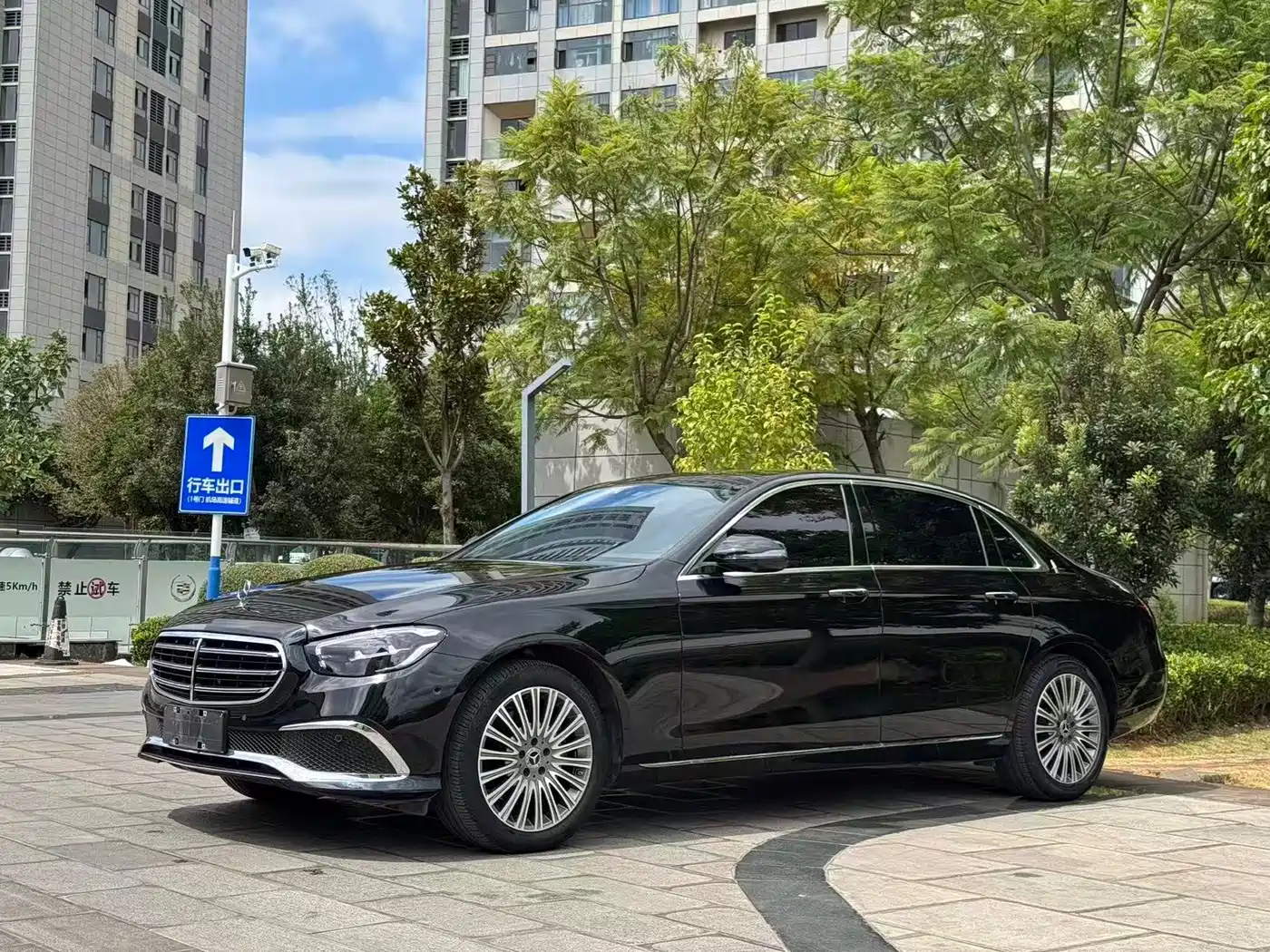 奔驰E级 2023款 E 300 L 豪华型 2023