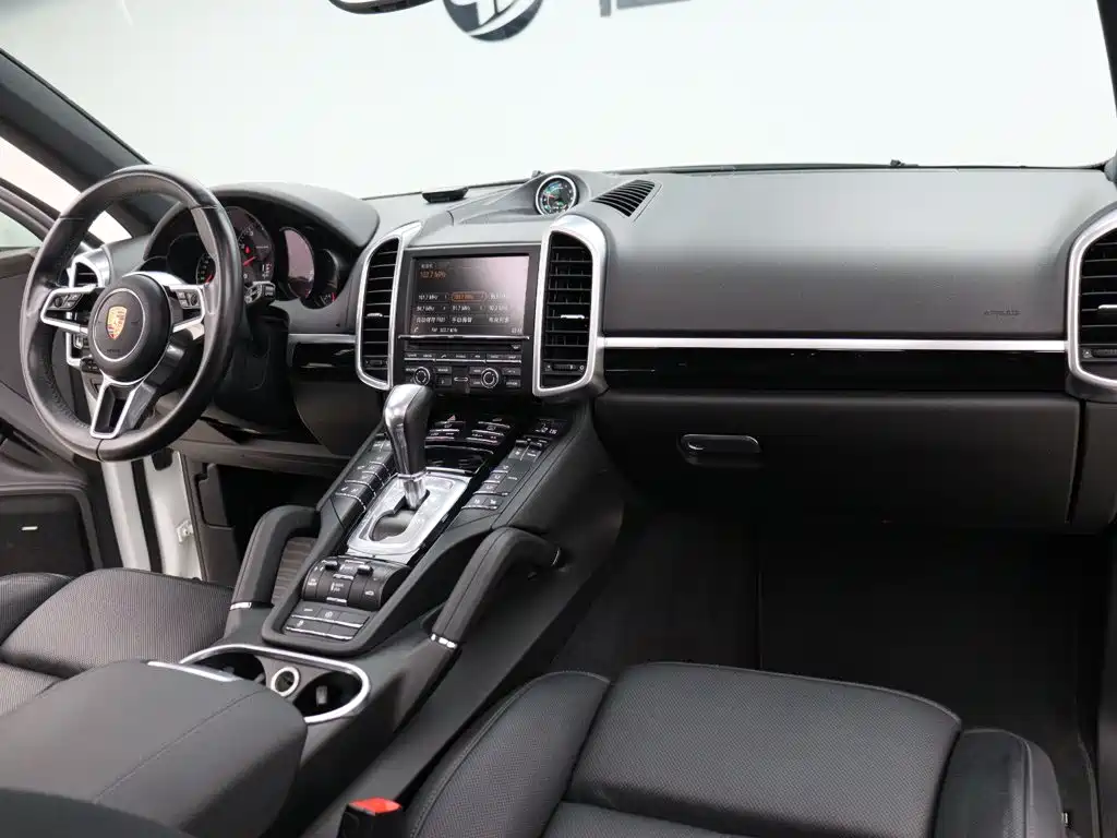 Porsche Cayenne — миниатюра 23