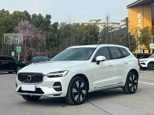 VOLVO XC60 PLUG IN HYBRID 2024