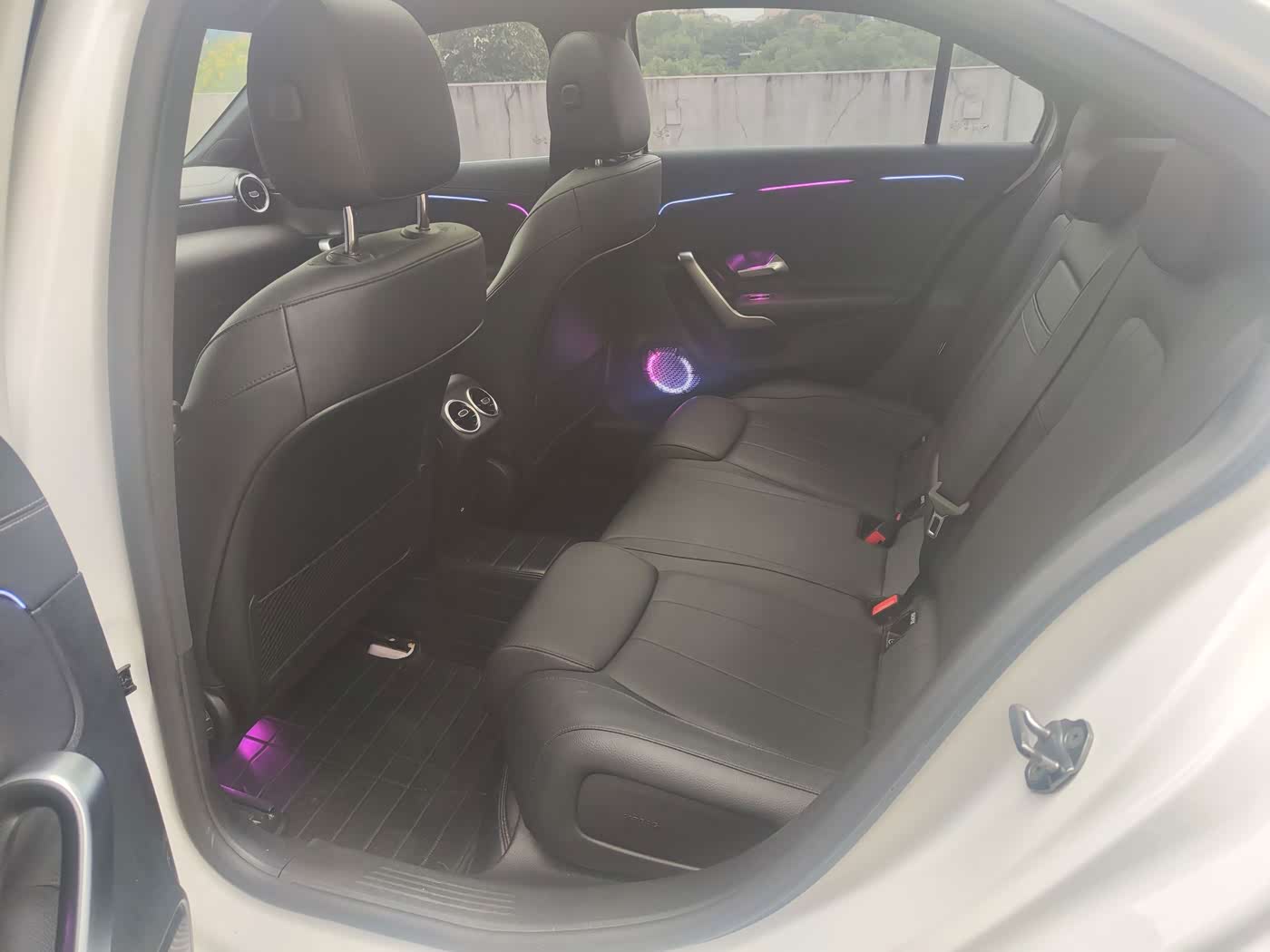 Mercedes-Benz A-Class 1.3 л 2024 г. Белый, пробег 40000 км