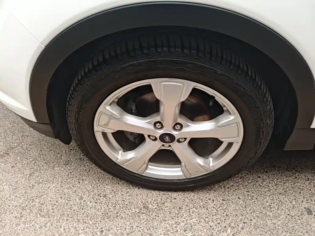 Ford Kuga — миниатюра 23