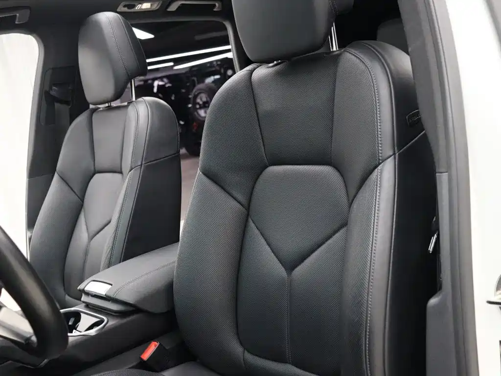 Porsche Cayenne — миниатюра 3