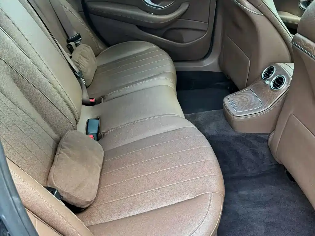 Mercedes-Benz E-Class — миниатюра 6