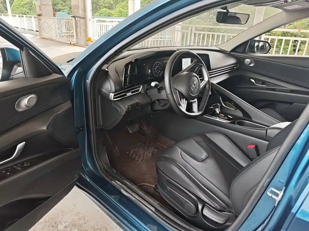 Hyundai Elantra — миниатюра 16