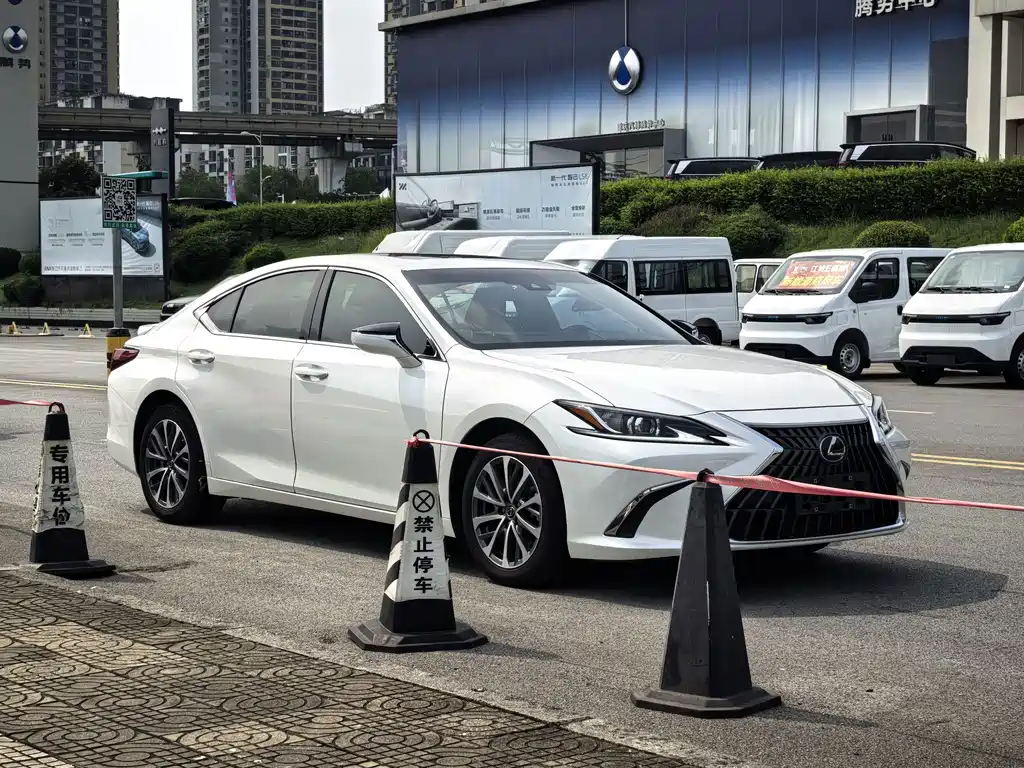Lexus ES — миниатюра 6