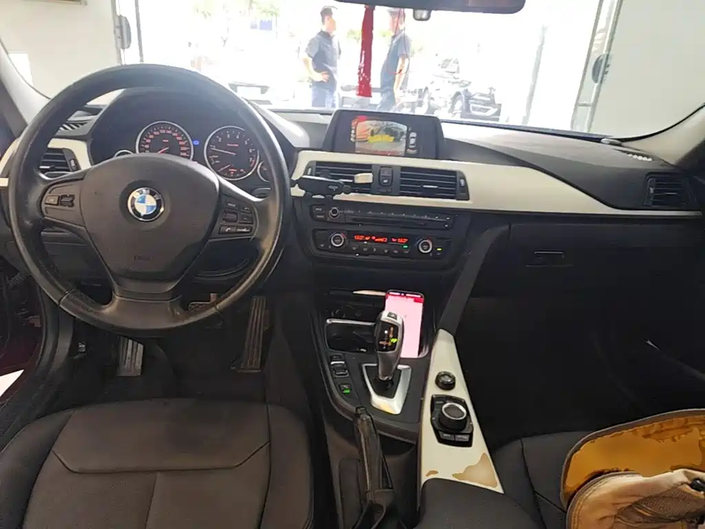 BMW 3 Series — миниатюра 10