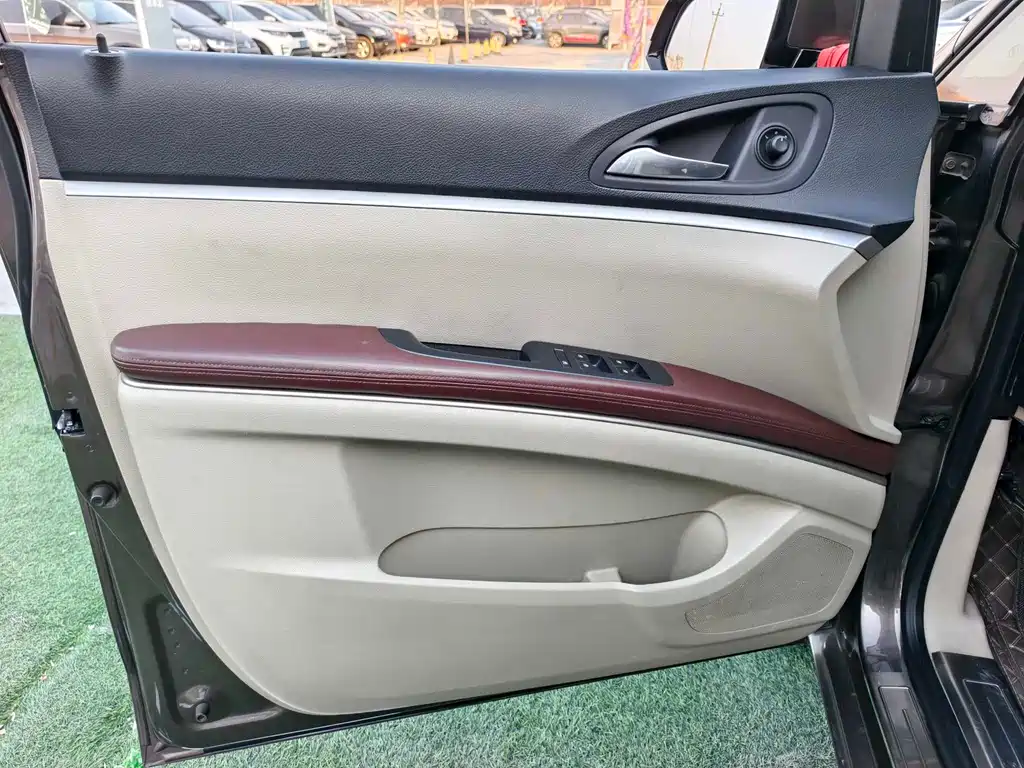 Buick GL8 2015 2.4L Luxury Premium
