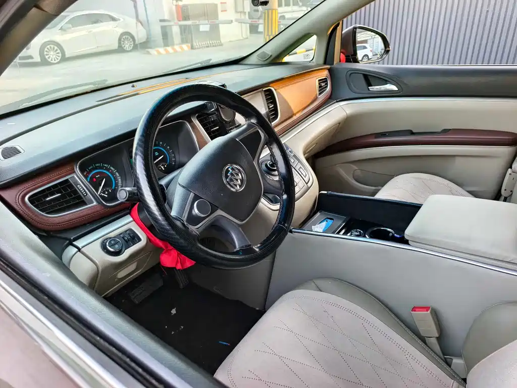 Buick GL8 2015 2.4L Luxury Premium