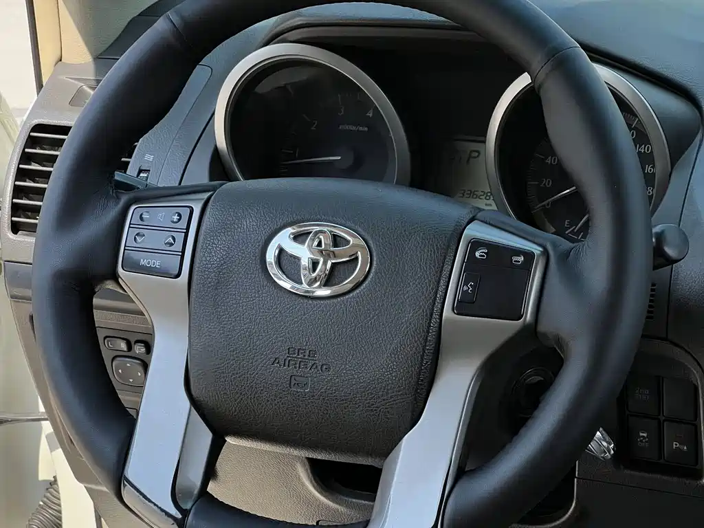 Toyota Land Cruiser Prado 2010 2.7L AT Standard